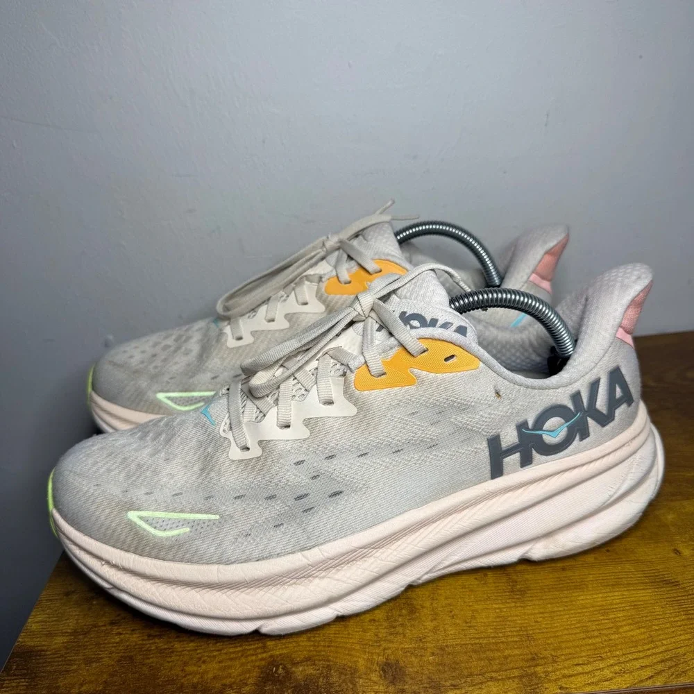 Hoka Clifton 9 Running Shoes Womens Size 11 Peach